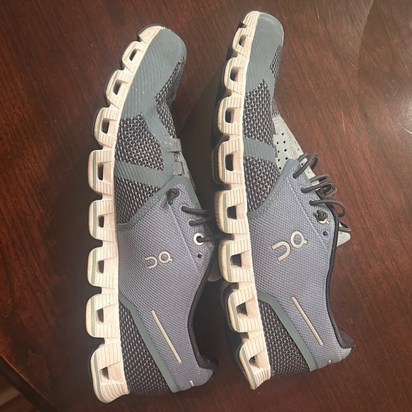 On Running Gray Athletic Shoes with Cushioned Midsole - Picture 3 of 5